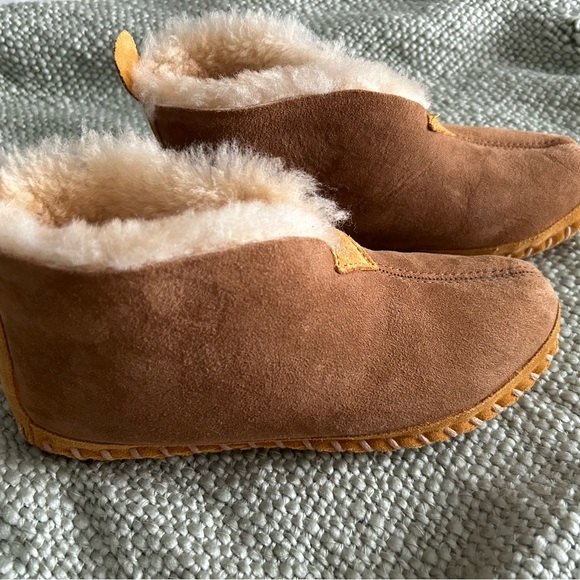 L.L. Bean Moccasins - Picture 2 of 3